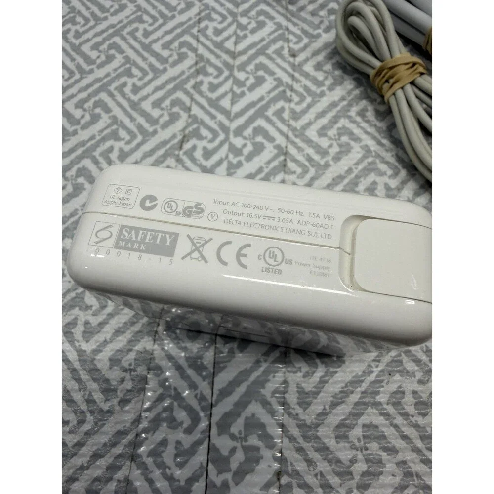 Genuine Apple 60W MagSafe 1 Power Adapter MacBook Pro Charger A1344 Cord Bundle